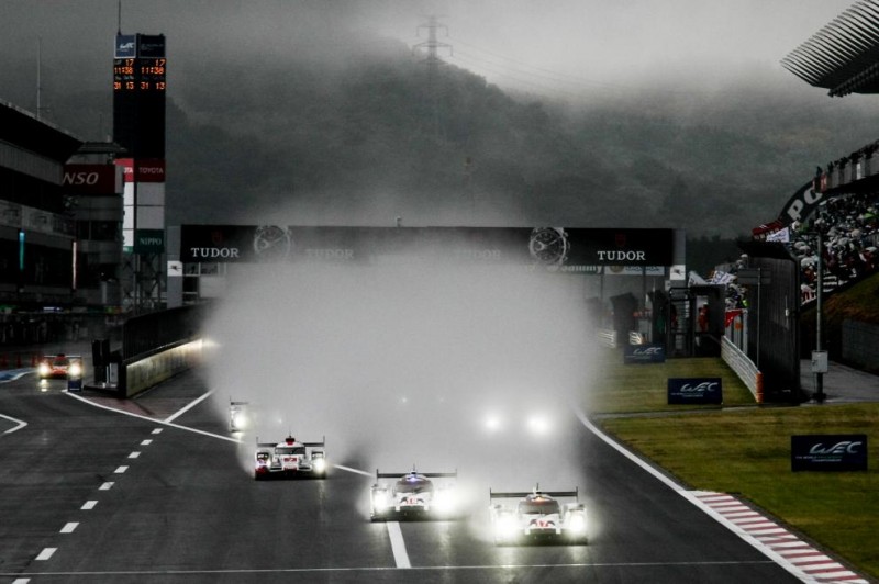 Porsche leads at halfway in Japan