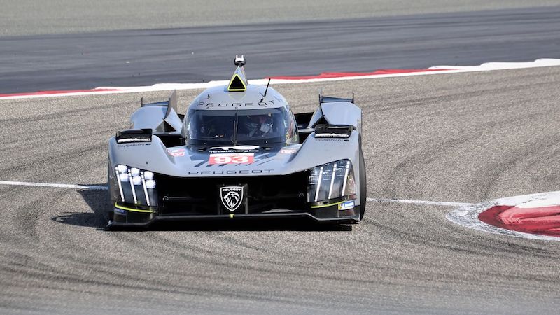 #93 Peugeot 9x8 at free practice for the 2022 8 Hours of Bahrain